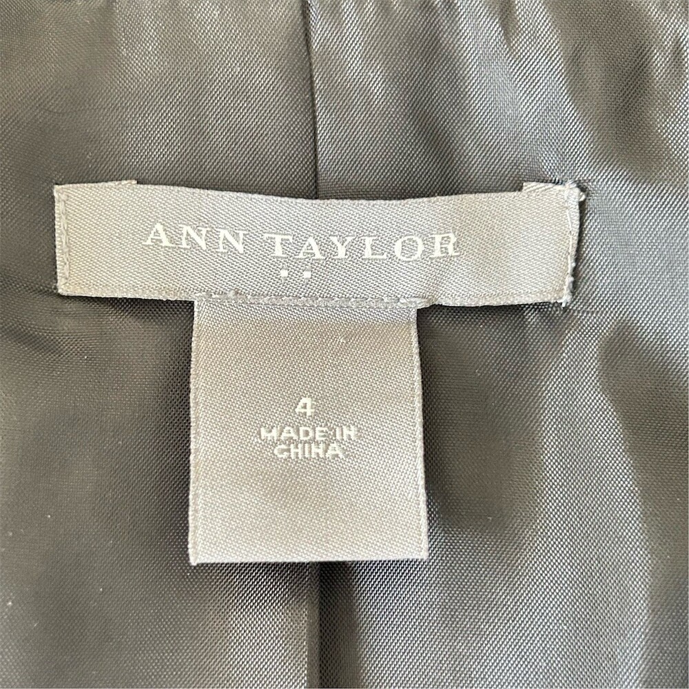 Ann Taylor Blazer Jacket Womens Size 4 Black Pinstripe 4-Button Lined - Picture 2 of 8